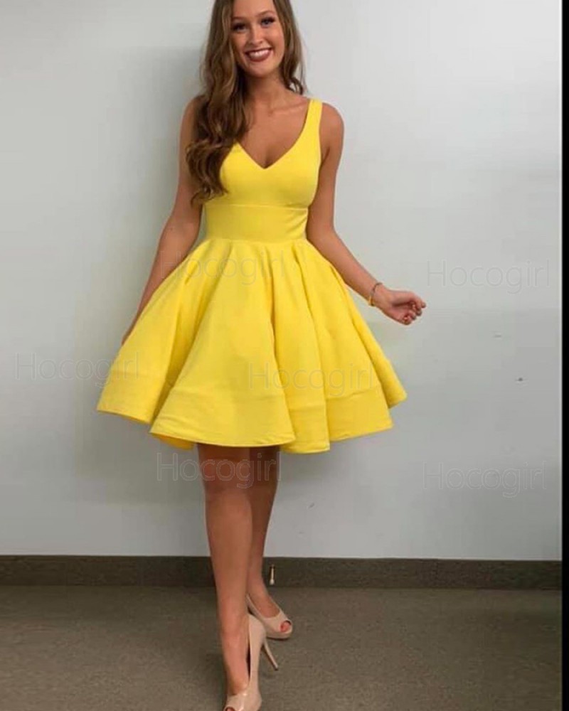 V-neck Simple Pleated Yellow Homecoming Dress HD3472